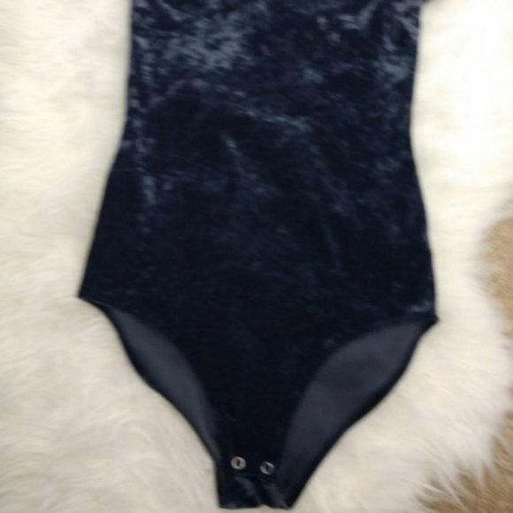 American Eagle NEW Crushed Velvet Bodysuit - Picture 3 of 4